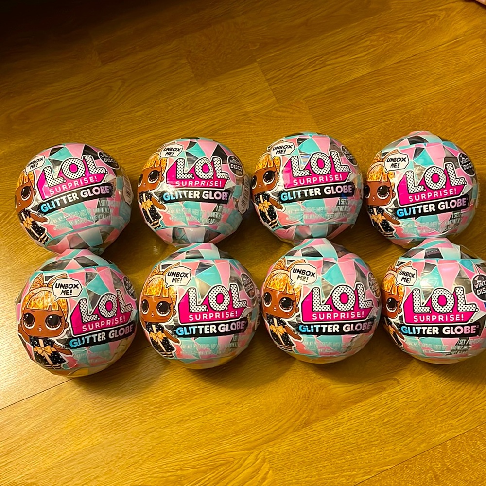 8 L.O.L Surprise Winter Disco Glitter Globe Dolls